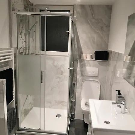 Bei Laura 招待所 施韦特